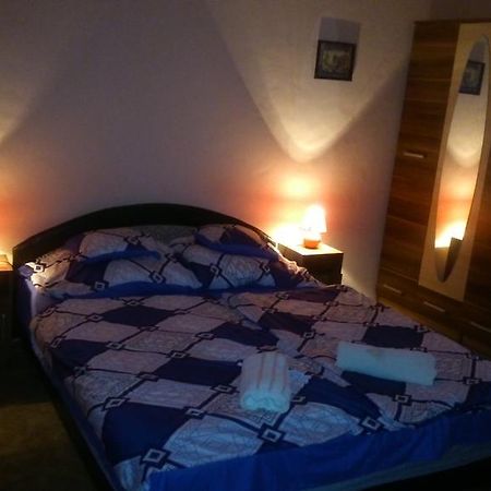 Palm-Apartment Budapest Esterno foto